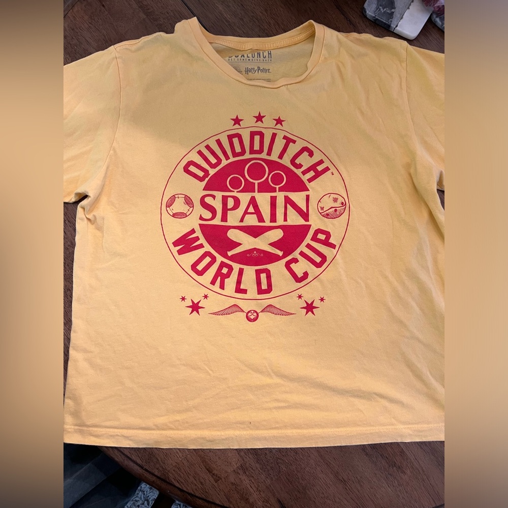 Box lunch wizarding world Quidditch Spain World Cup yellow shirt size XL